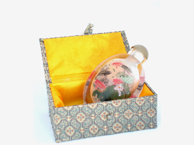 Thick glass inside painting carps and lotuses snuff bottle