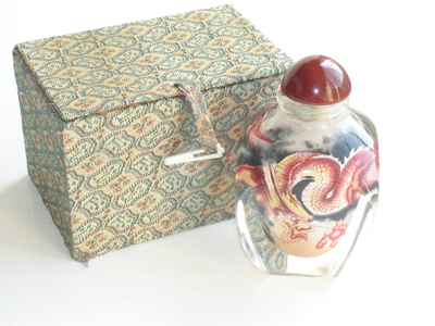 Thick glass inside painting dragon snuff bottle