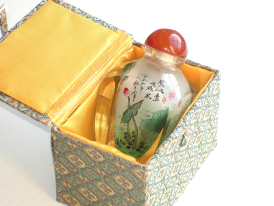 Thick square glass inside painting ducks and lotuses snuff bottle