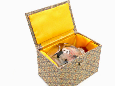 Thick square glass inside painting pandas snuff bottle