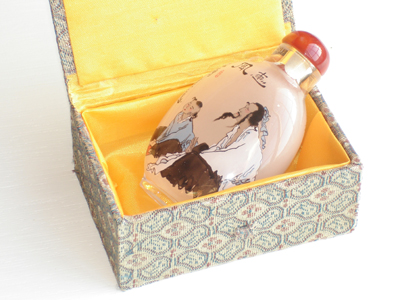 Thin glass inside painting figures snuff bottle