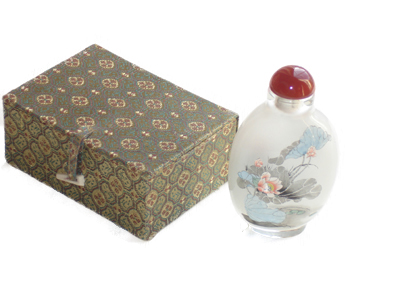 Thin glass inside painting lotuses snuff bottle