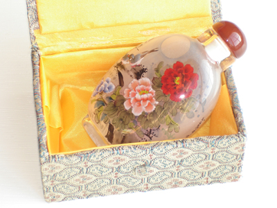 peonies inside painting snuff bottle