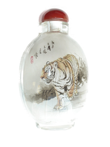 Tiger inside painting snuff bottle
