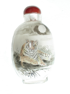 Tiger inside painting snuff bottle