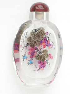 grapes vines inside painting snuff bottle