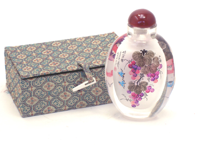 grapes vines inside painting snuff bottle
