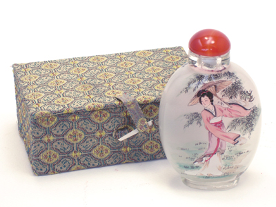 beautiful women with swing and umbrella painting snuff bottle